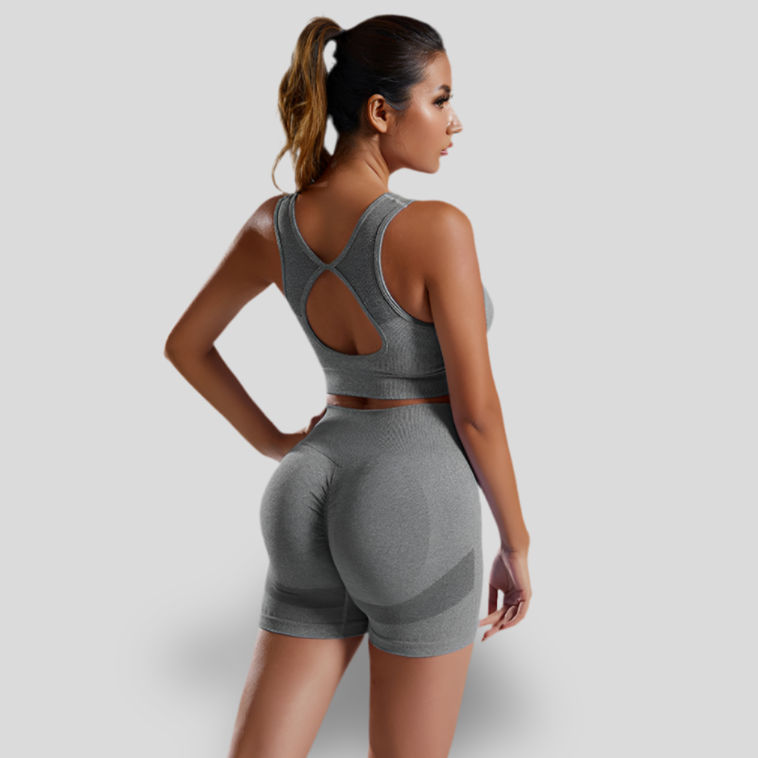 ENSEMBLE DE SPORT AVEC HAUT ET SHORTS - BASIC