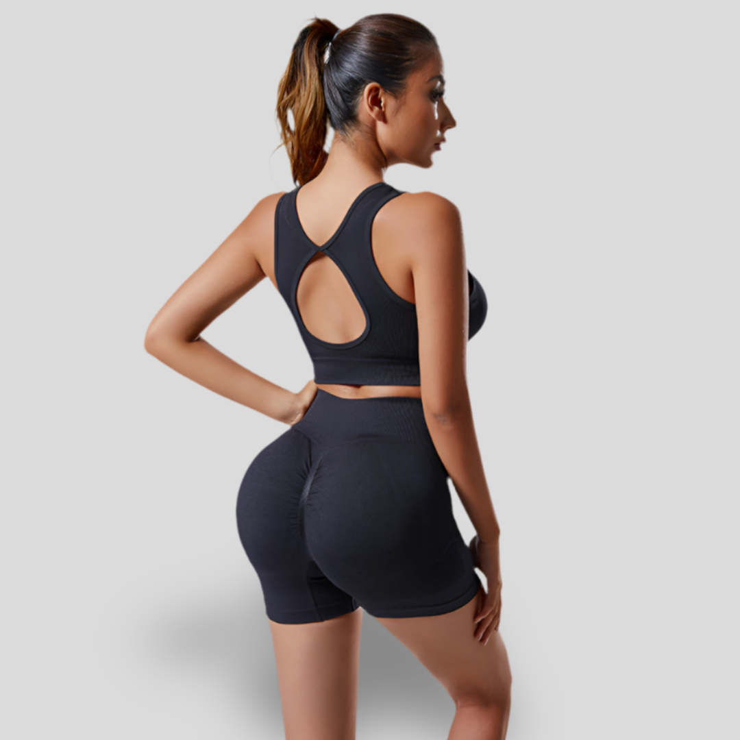 ENSEMBLE DE SPORT AVEC HAUT ET SHORTS - BASIC