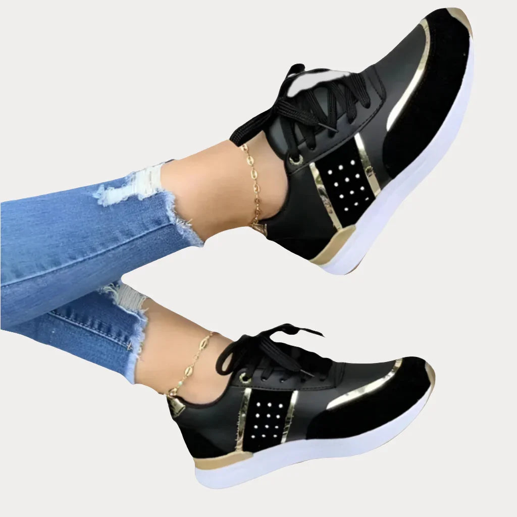 CHAUSSURES EN DAIM AVEC INSERTS DORÉS - GLOSS