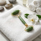 Rouleau de Massage Facial en Jade Véritable – Éclat et Anti-Âge